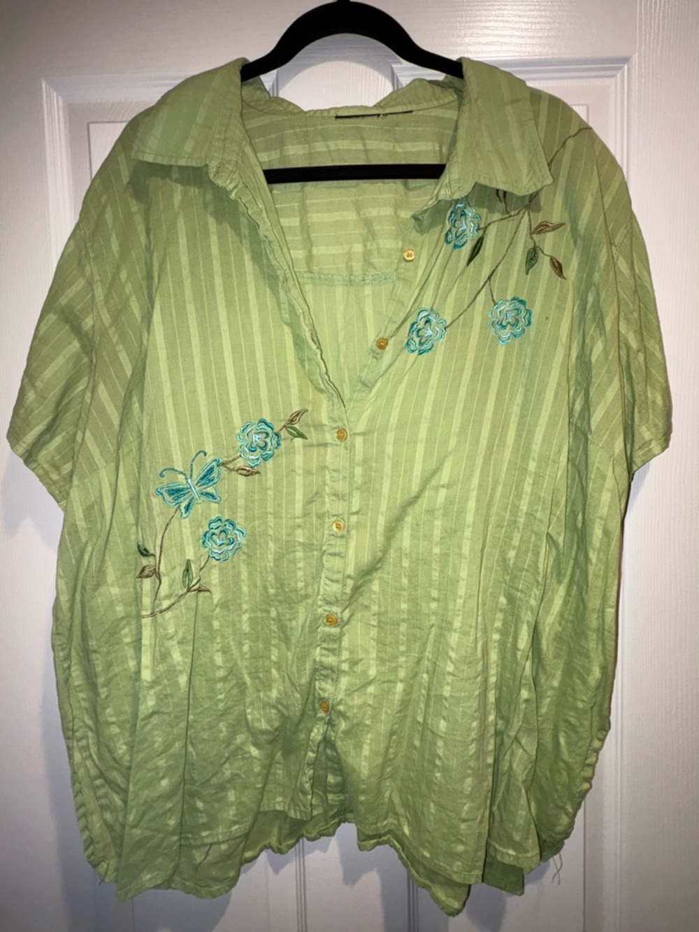 Light Green Floral Embroidered Men's Button-Up Shirt
